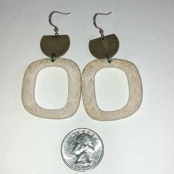 Elegant Cream Color Clay Boho Earrings - Picture 3 of 4